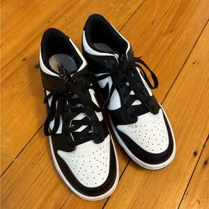 Nike Black and White Sneakers Classic Design